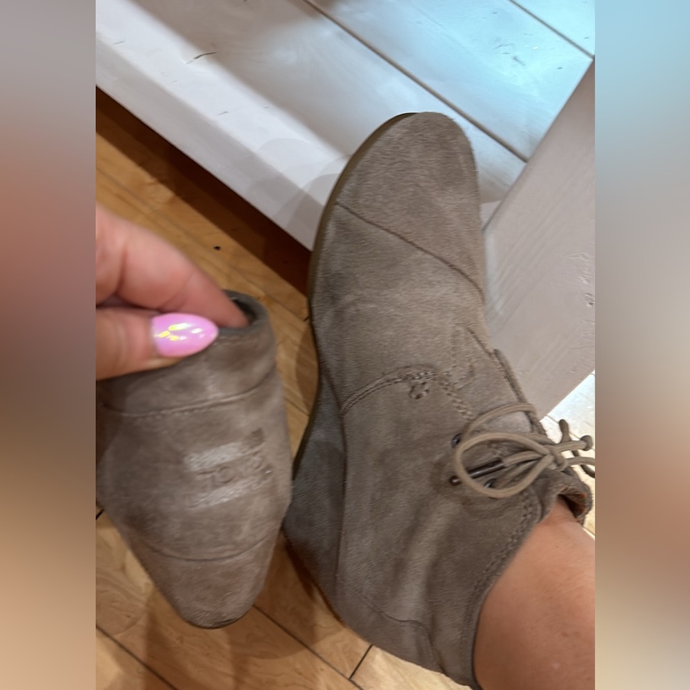 Tom’s booties
